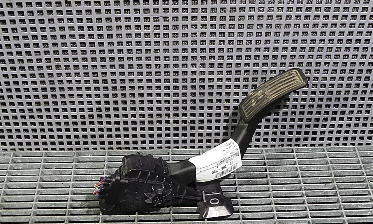PEDALA ACCELERATIE MAZDA 6 2002-2008