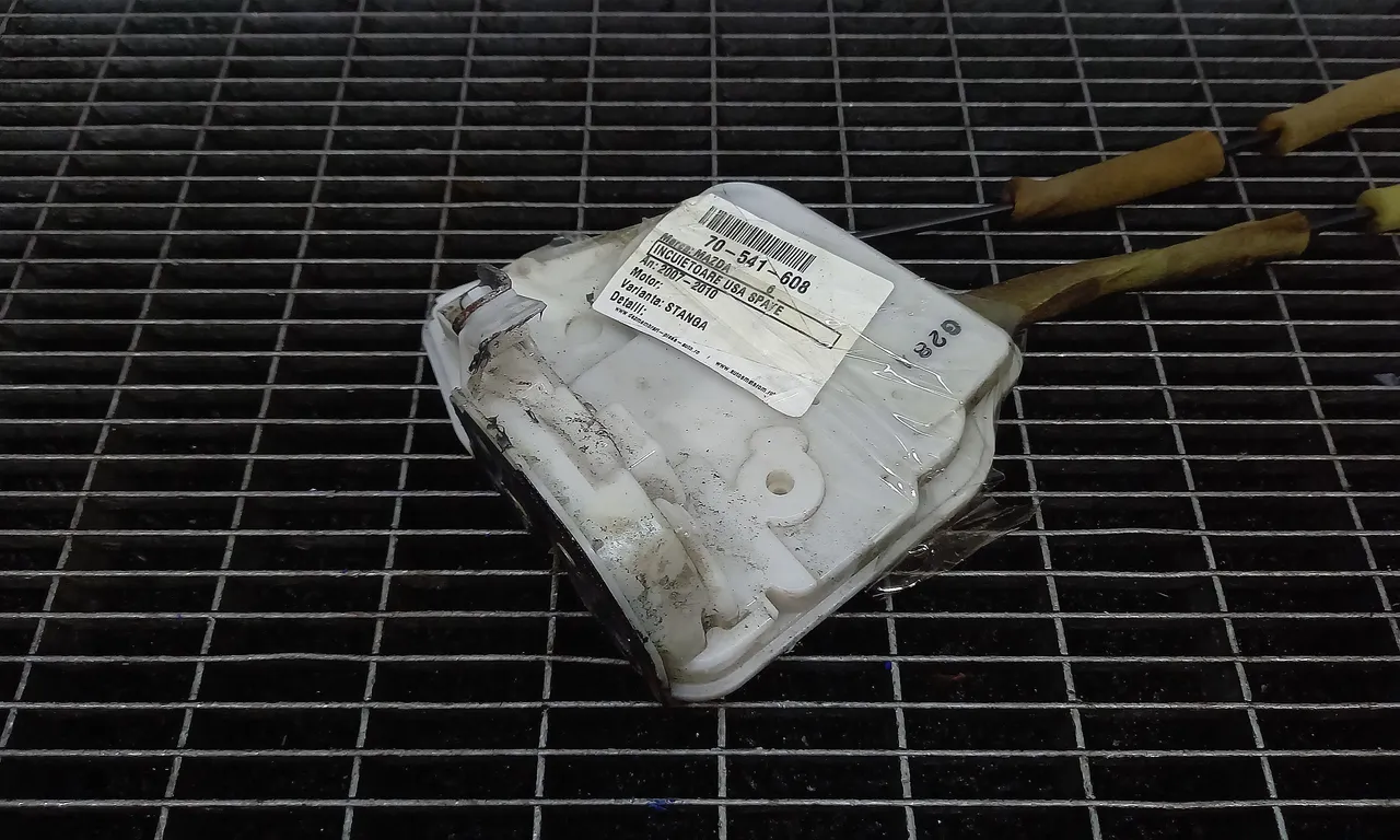 INCUIETOARE USA SPATE STANGA MAZDA 6 2007-2013