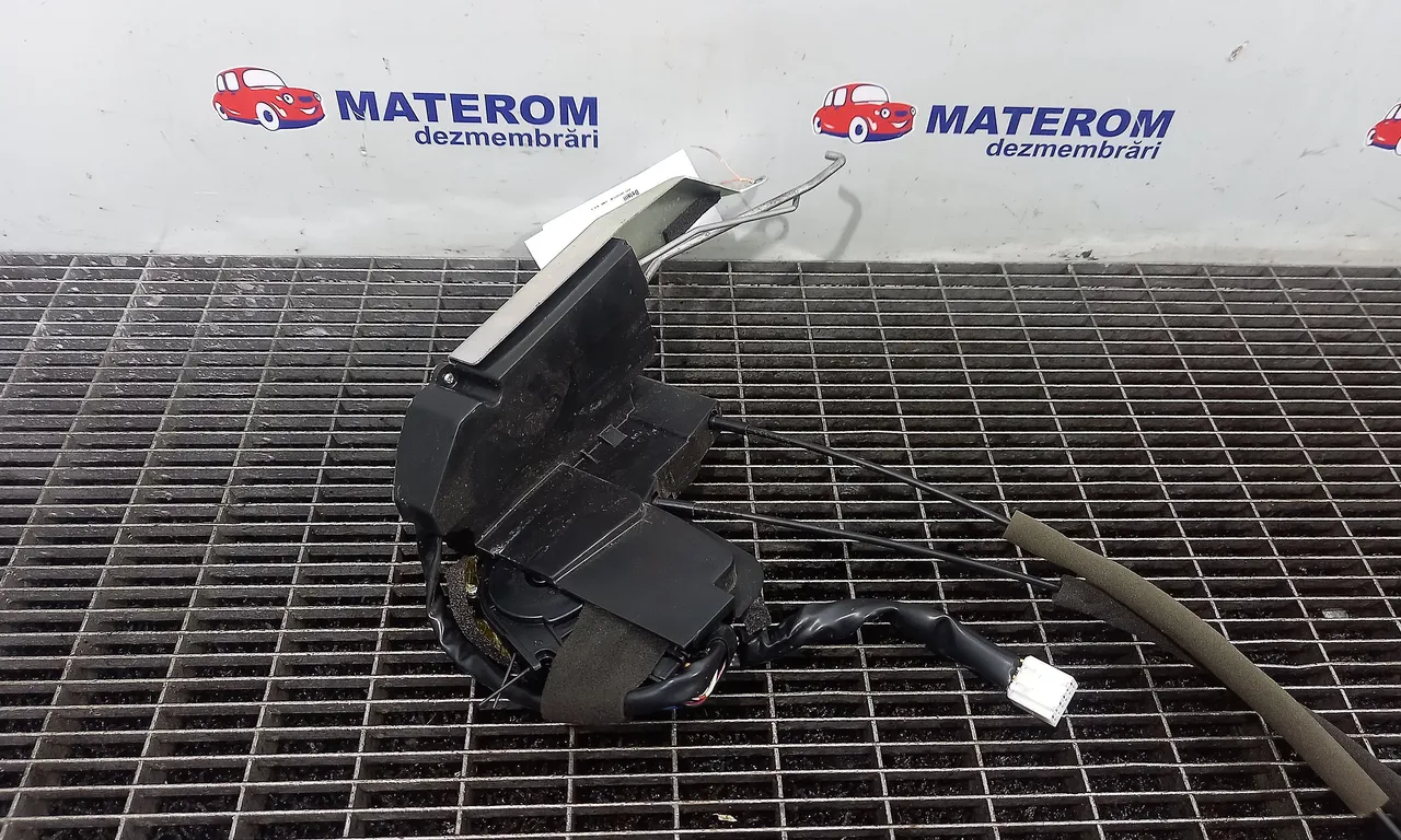 INCUIETOARE USA FATA DREAPTA MAZDA CX-7 2006-2014