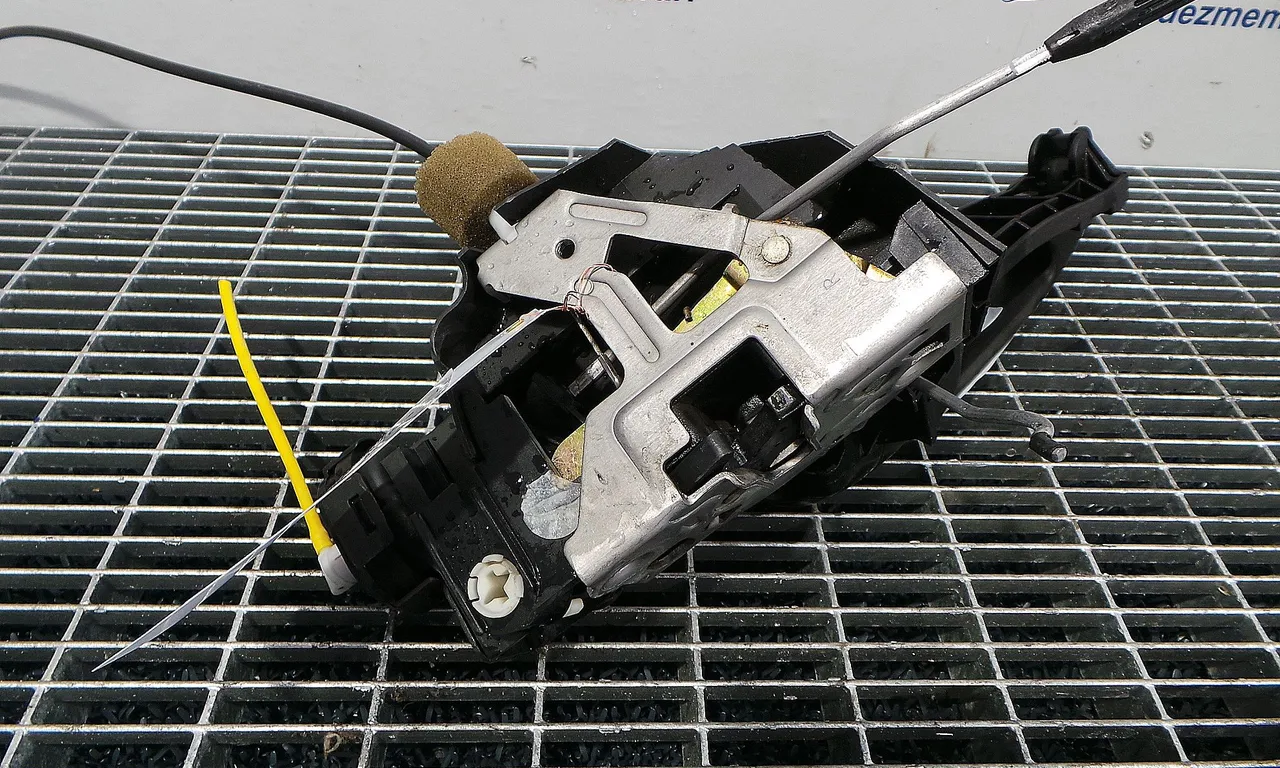 INCUIETOARE USA FATA DREAPTA MERCEDES A-CLASS 1997-2005