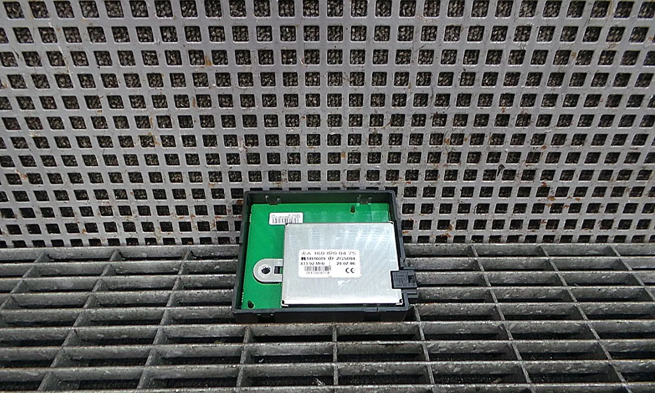 MODUL ANTENA MERCEDES A-CLASS 2004-2012