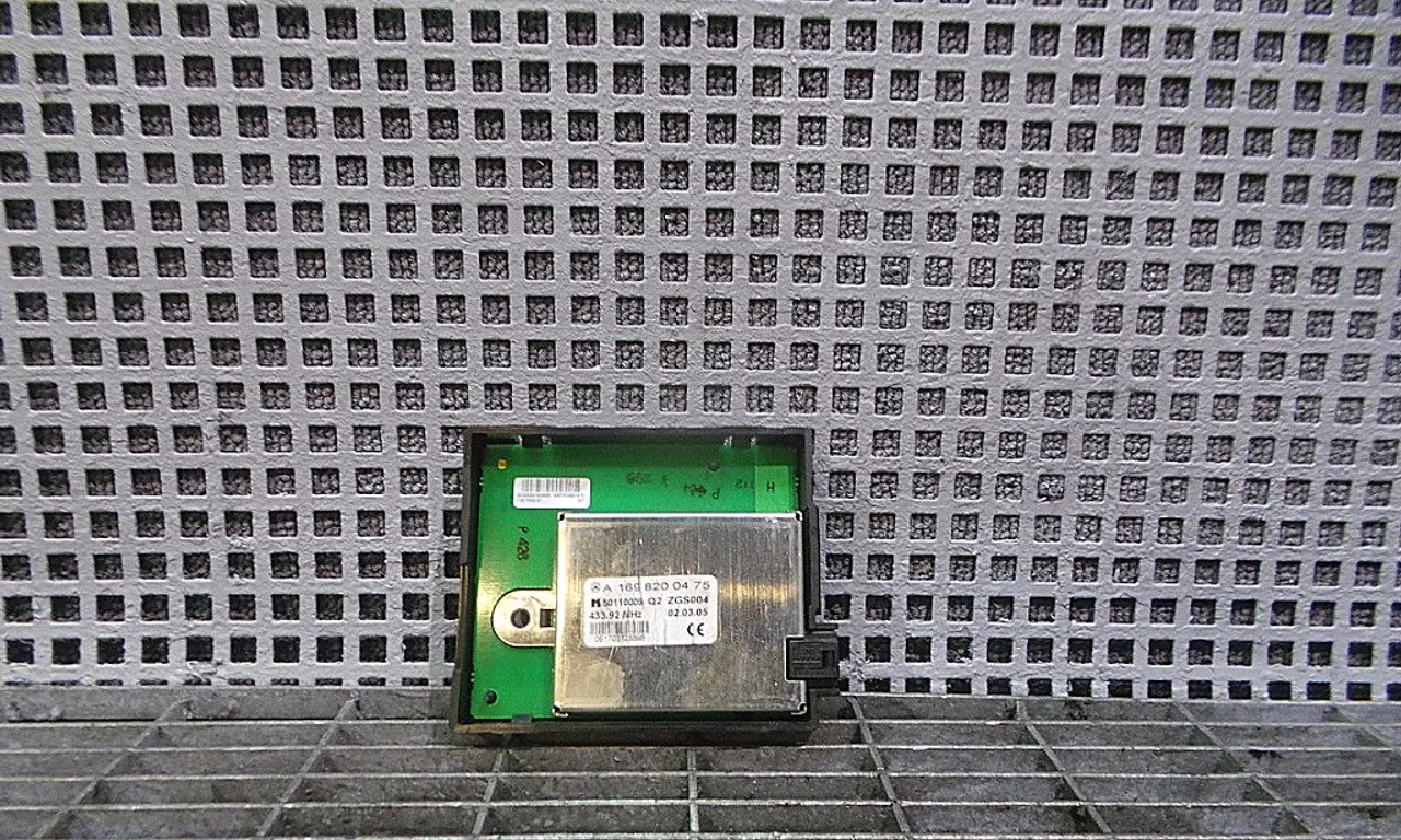 MODUL ANTENA MERCEDES A-CLASS 2004-2012