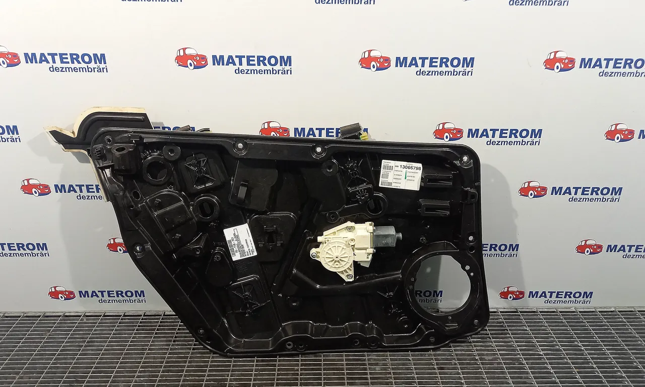 MACARA USA FATA STANGA MERCEDES A-CLASS 2012-2018