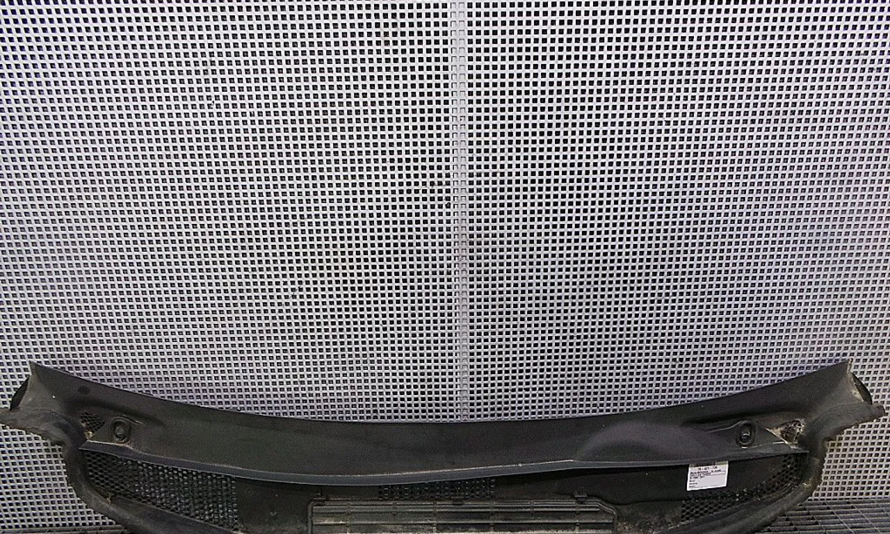GRILA SUB PARBRIZ MERCEDES B-CLASS 2005-2011