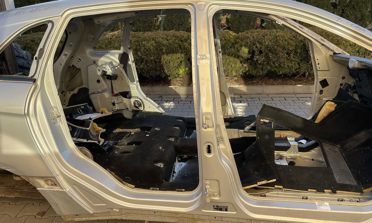 STALP MIJLOC DREAPTA MERCEDES B-CLASS 2005-2011