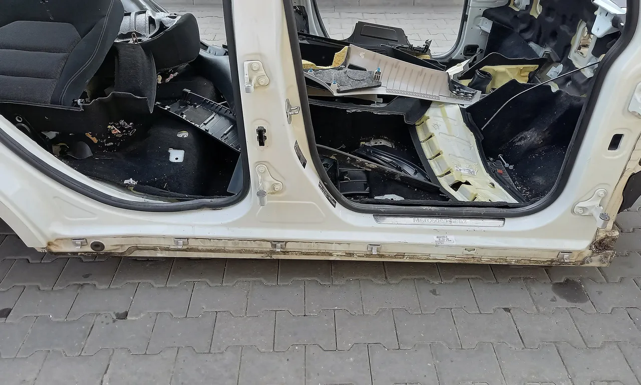 PRAG DREAPTA MERCEDES B-CLASS 2011-2018