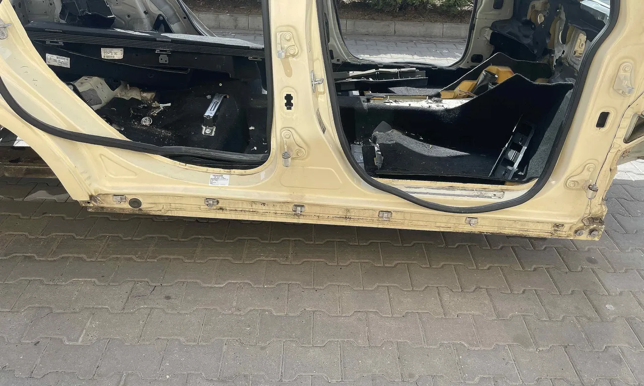PRAG DREAPTA MERCEDES B-CLASS 2011-2018