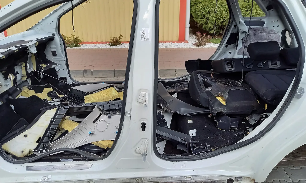 STALP MIJLOC STANGA MERCEDES B-CLASS 2011-2018