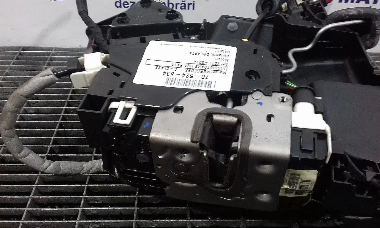 INCUIETOARE USA FATA DREAPTA MERCEDES C-CLASS 2011-2014
