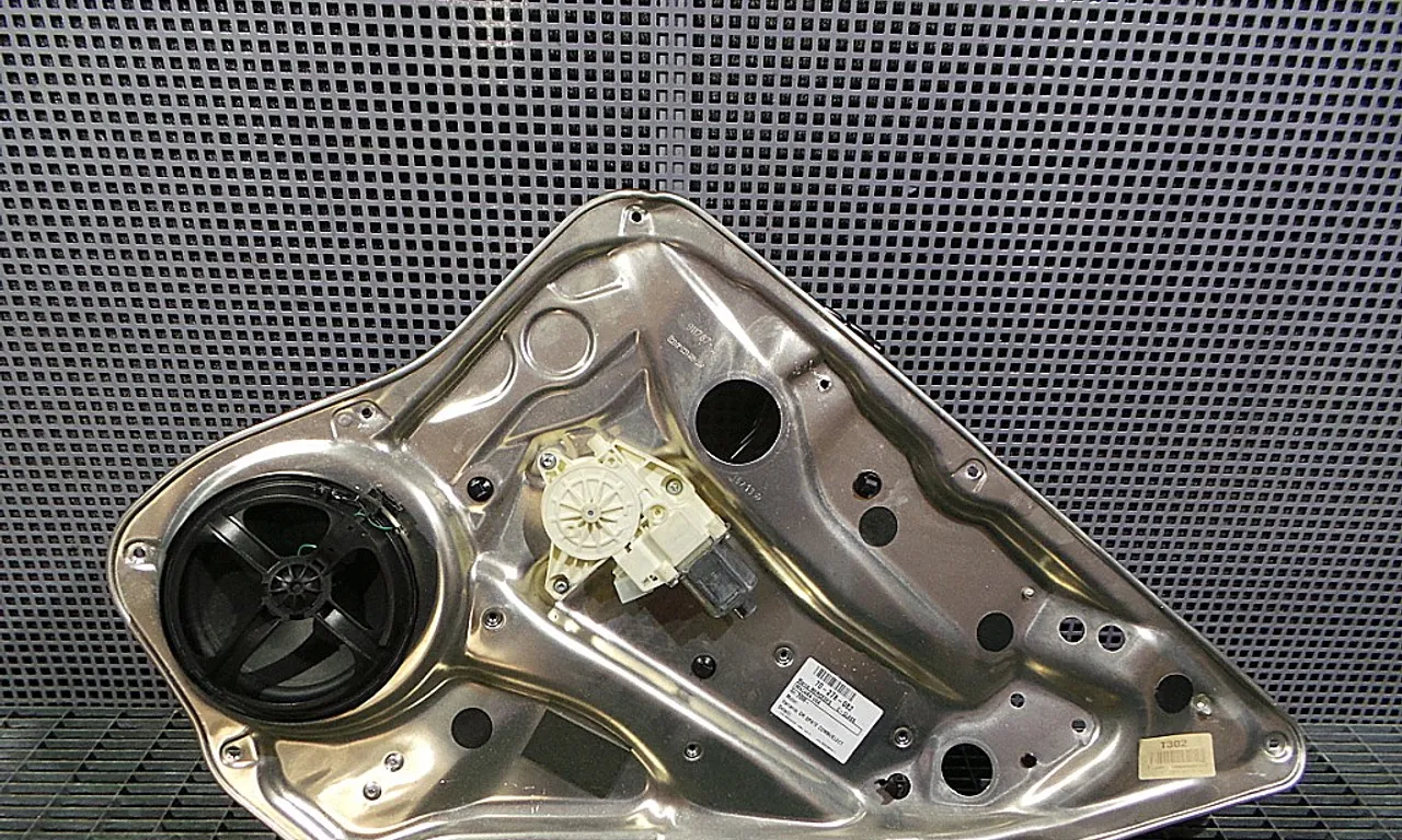MACARA USA SPATE DREAPTA MERCEDES C-CLASS 2007-2014