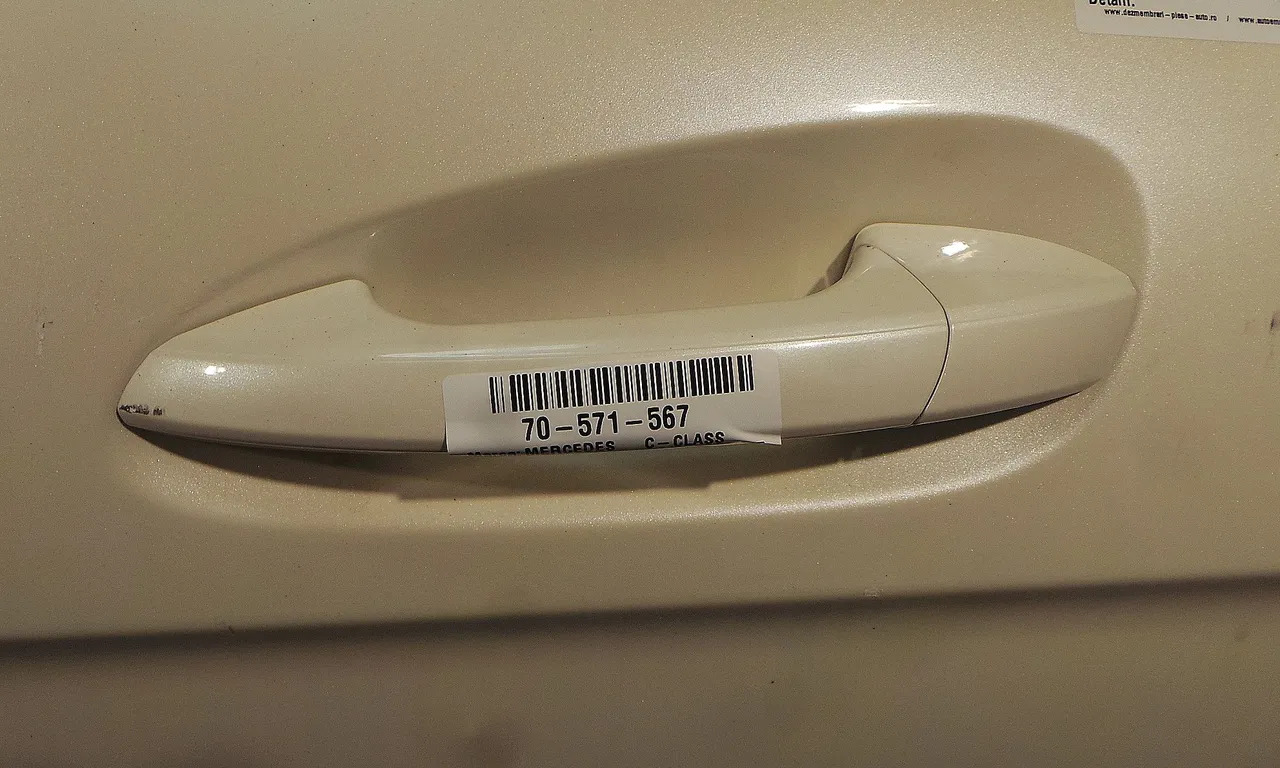 MANER USA FATA STANGA MERCEDES C-CLASS 2007-2014