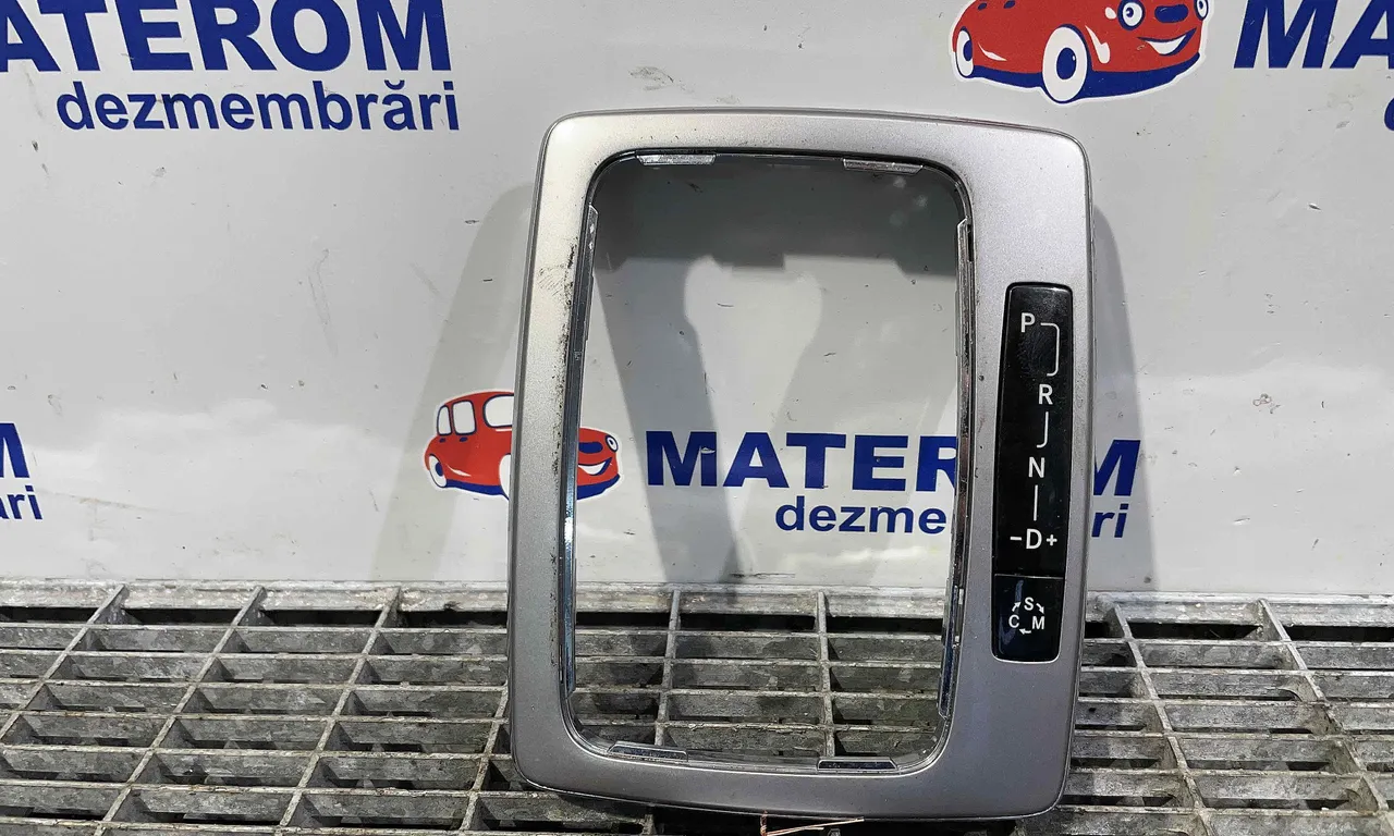 ORNAMENT MANETA SCHIMBATOR MERCEDES C-CLASS 2007-2014