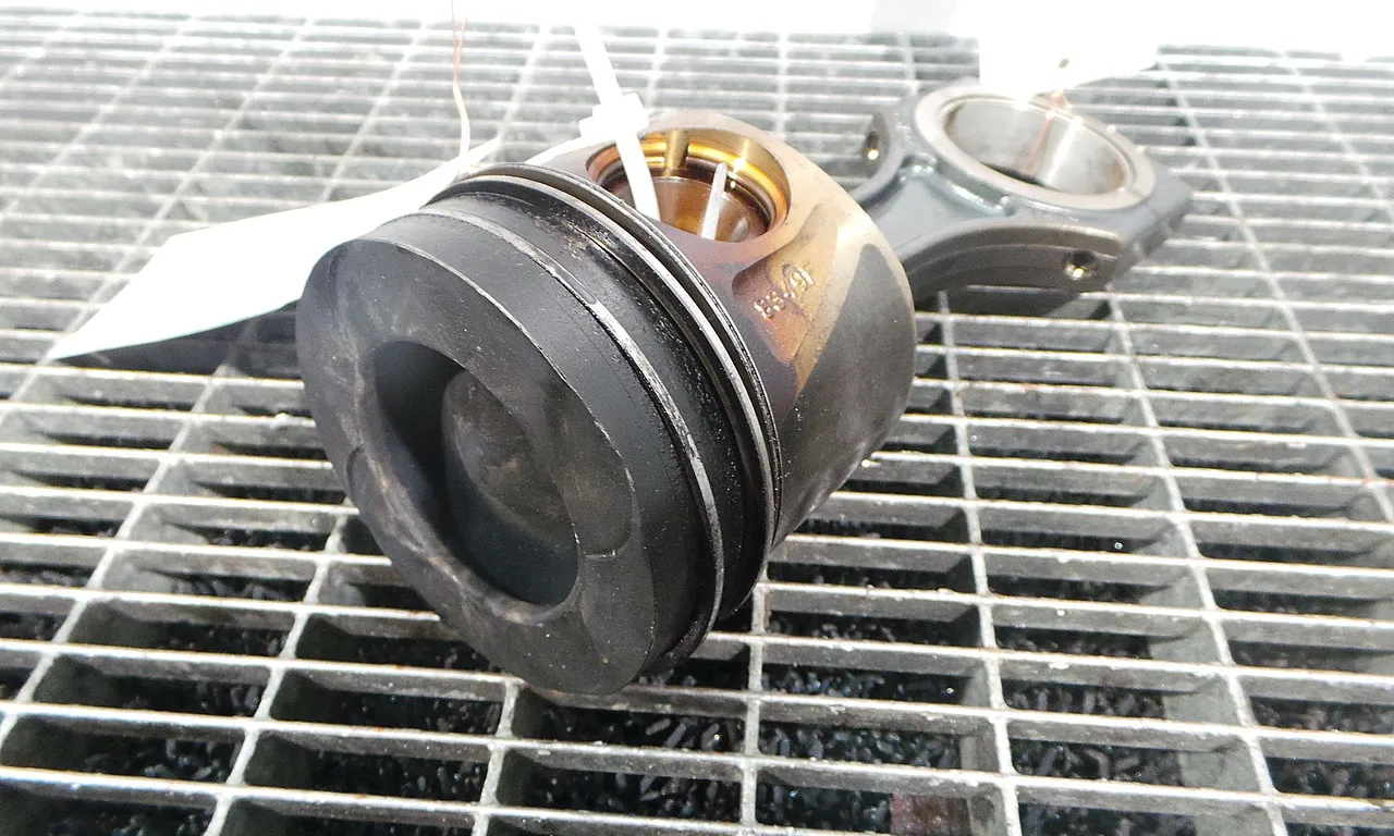 PISTON MERCEDES C-CLASS 2007-2014