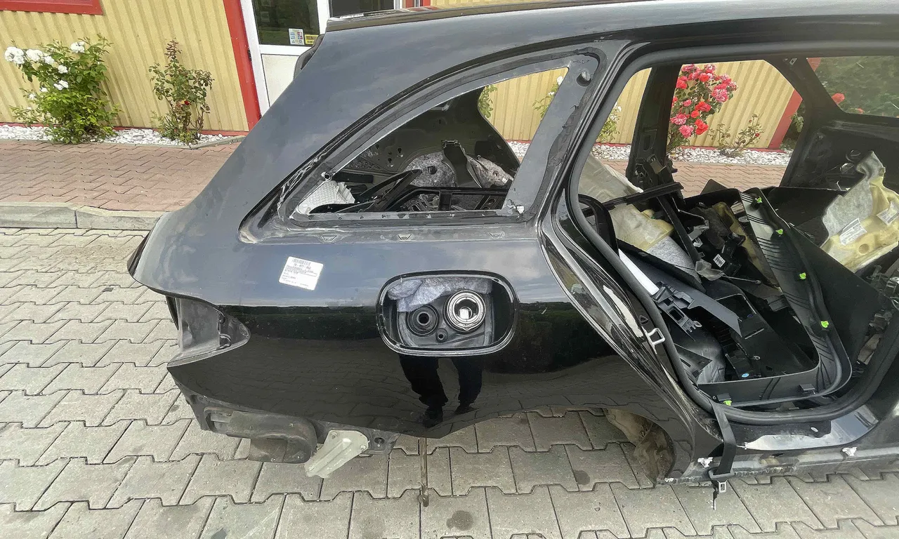 ARIPA SPATE DREAPTA MERCEDES C-CLASS 2014-2023