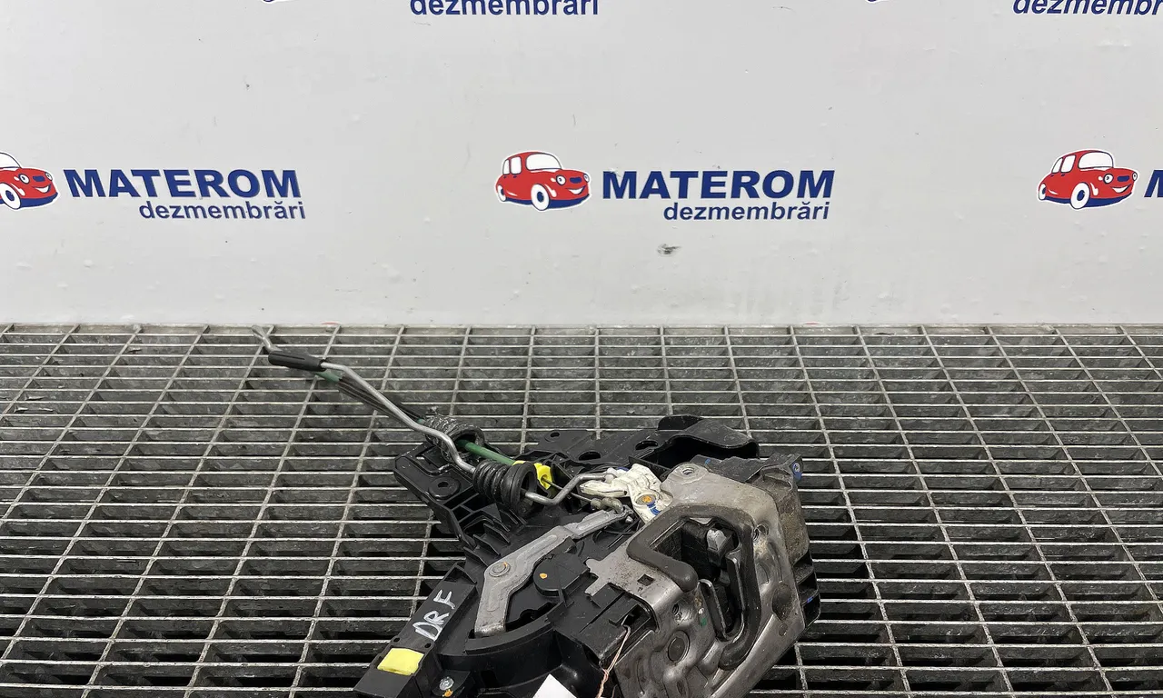 INCUIETOARE USA FATA DREAPTA MERCEDES C-CLASS 2014-2023