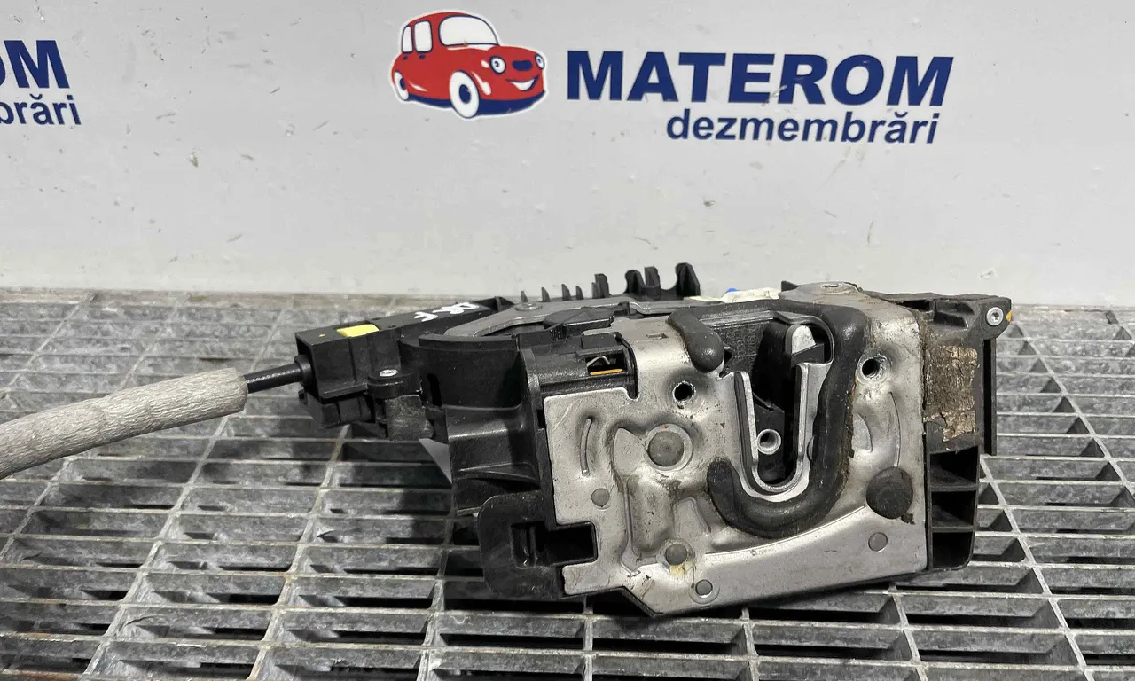 INCUIETOARE USA FATA DREAPTA MERCEDES C-CLASS 2014-2023