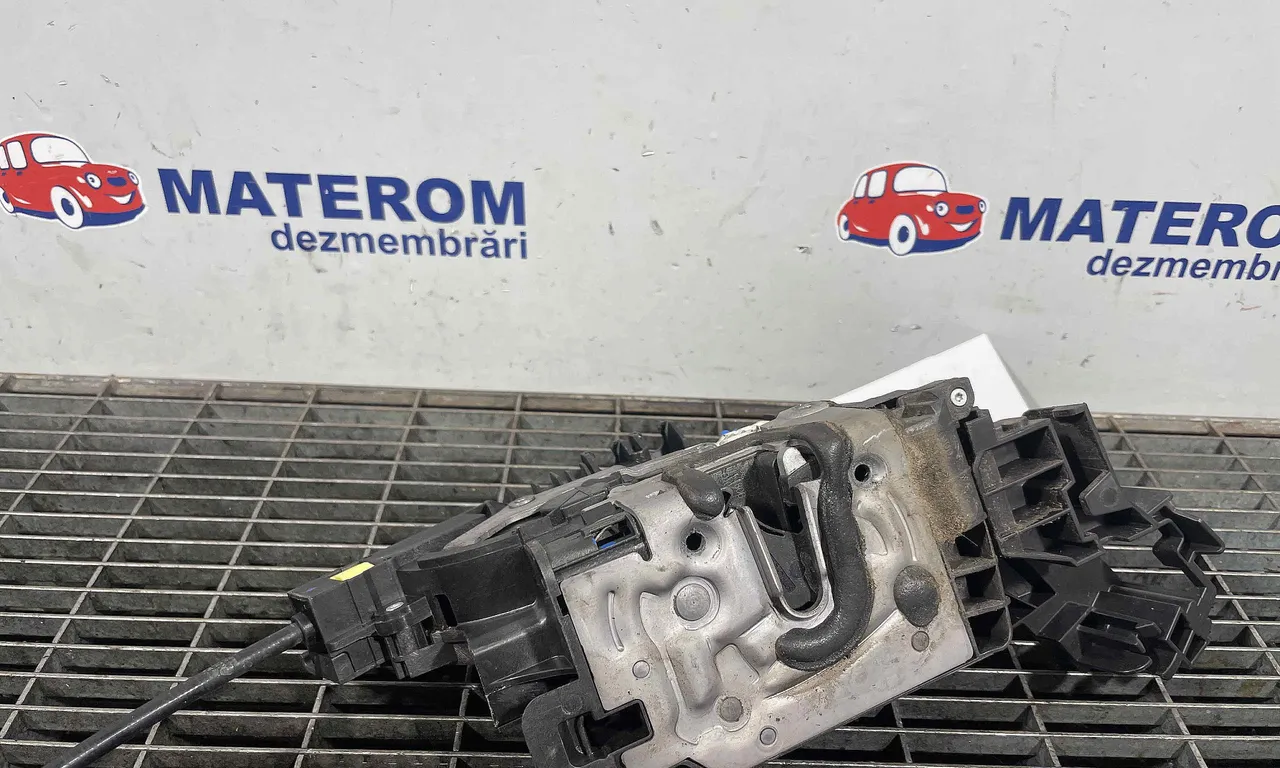 INCUIETOARE USA FATA DREAPTA MERCEDES C-CLASS 2014-2023