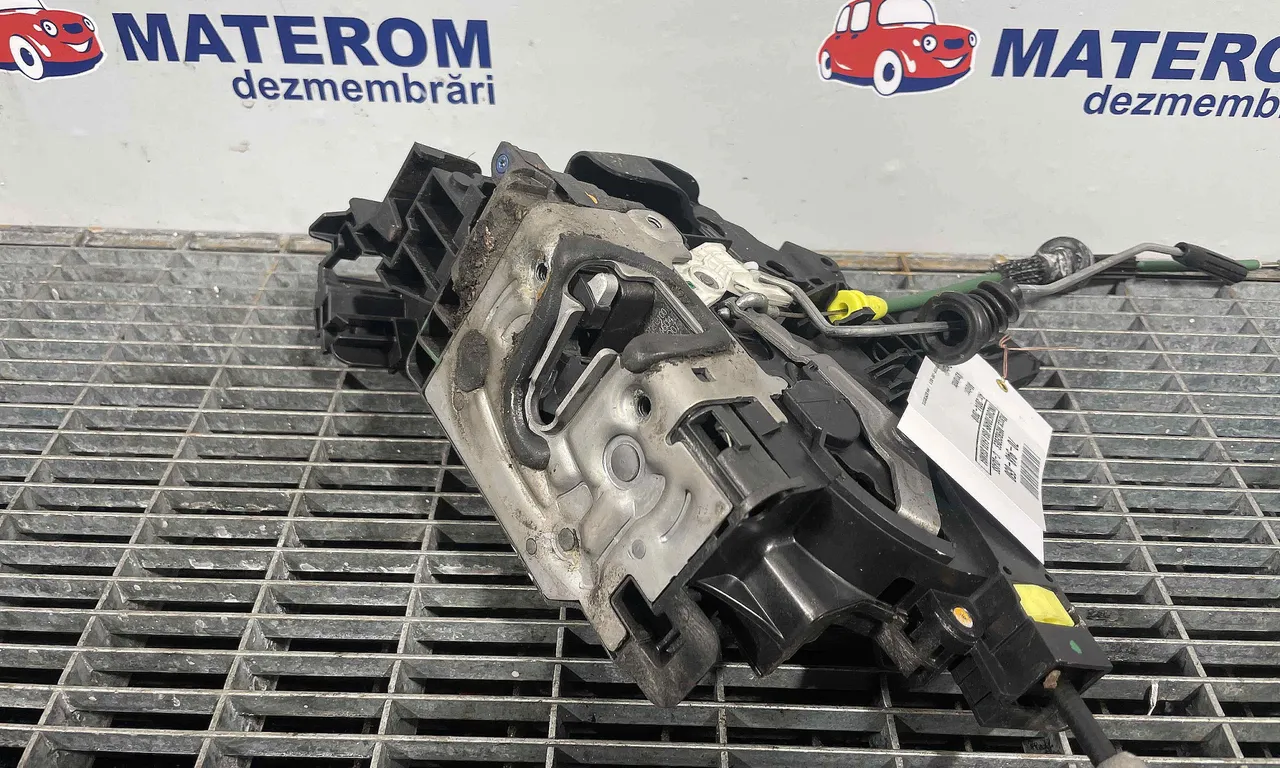 INCUIETOARE USA FATA STANGA MERCEDES C-CLASS 2014-2023