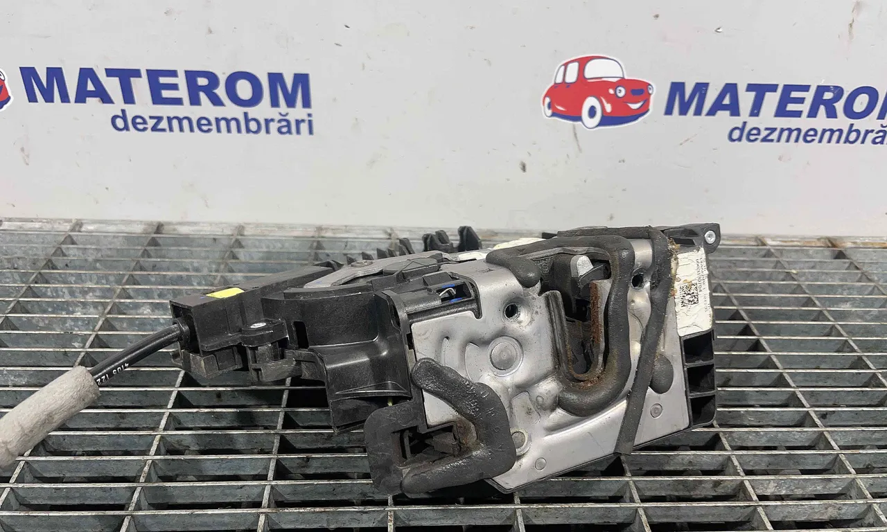 INCUIETOARE USA SPATE DREAPTA MERCEDES C-CLASS 2014-2023