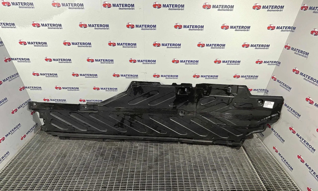 SCUT SUB MASINA MERCEDES C-CLASS 2014-2023