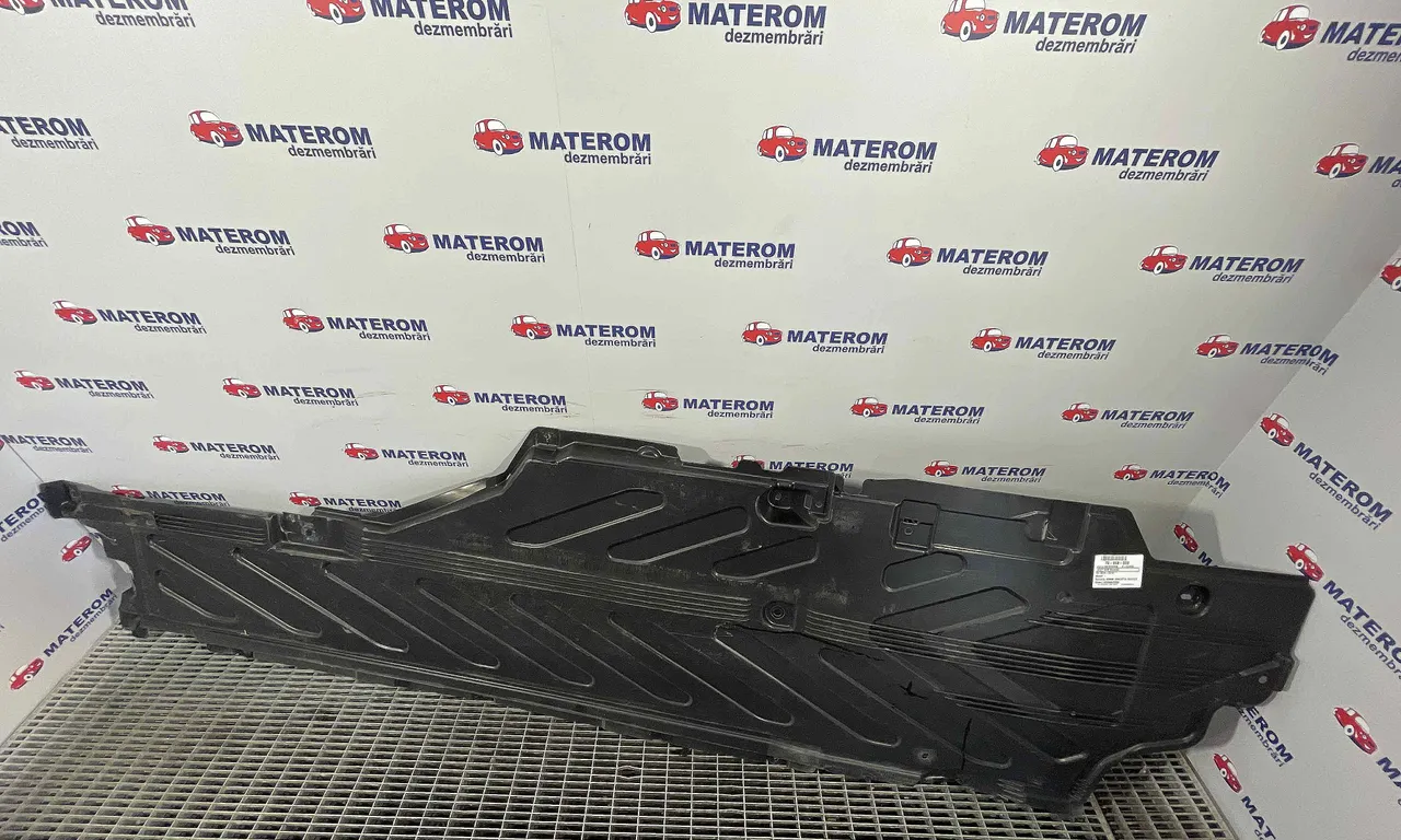 SCUT SUB MASINA MERCEDES C-CLASS 2014-2023
