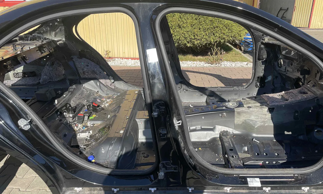 STALP MIJLOC DREAPTA MERCEDES C-CLASS 2014-2023