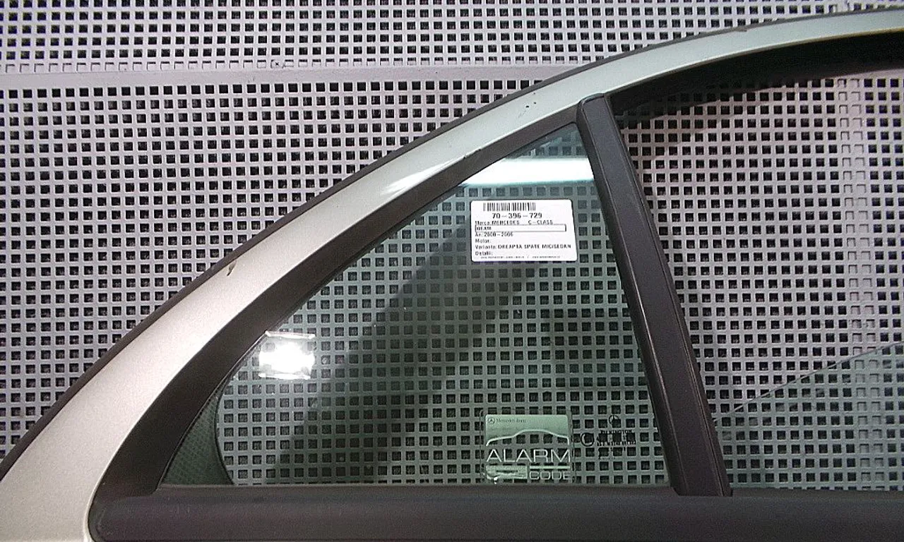 GEAM SPATE MIC DREAPTA MERCEDES C-CLASS 2000-2007