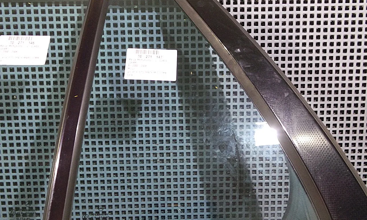 GEAM SPATE MIC STANGA MERCEDES C-CLASS 2000-2007