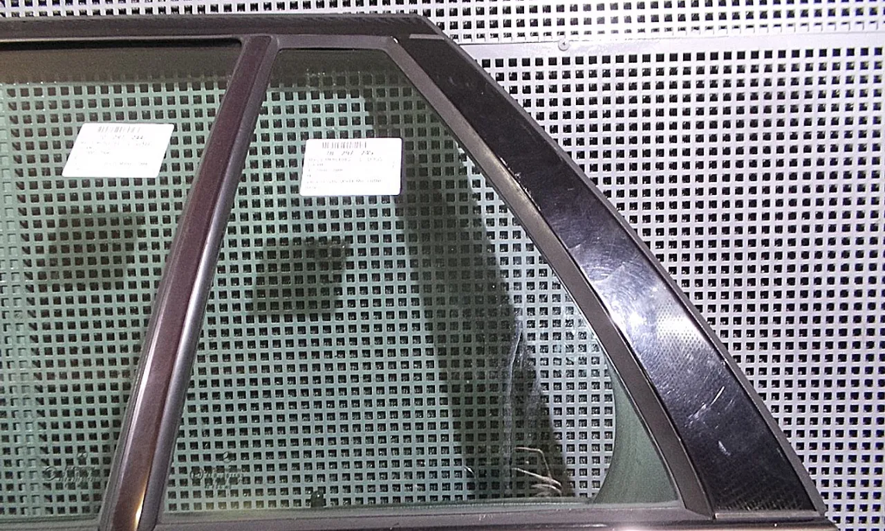 GEAM SPATE MIC STANGA MERCEDES C-CLASS 2000-2007