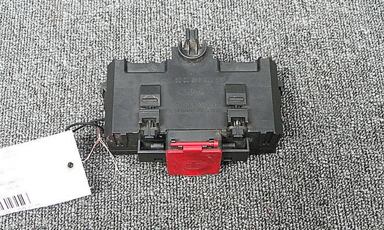 RELEU SIGURANTA ACUMULATOR MERCEDES C-CLASS 2000-2007