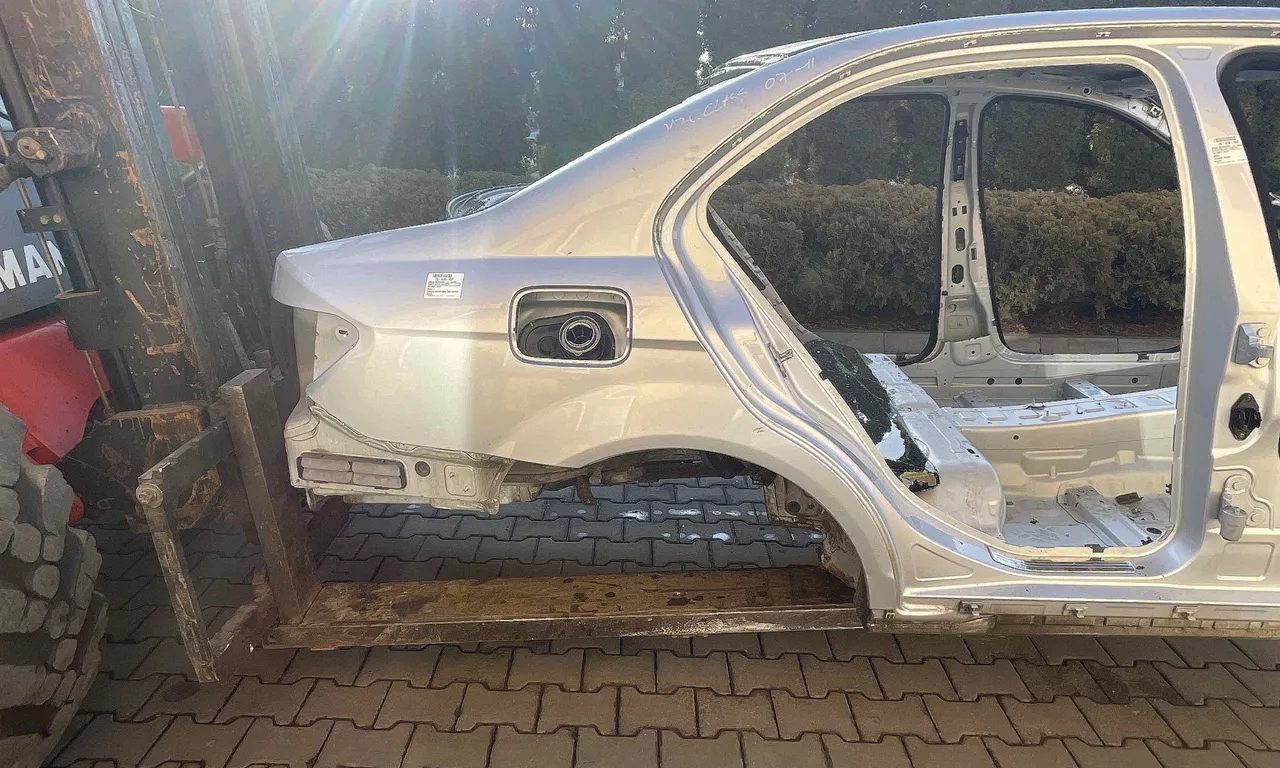 ARIPA SPATE DREAPTA MERCEDES C-CLASS 2007-2015