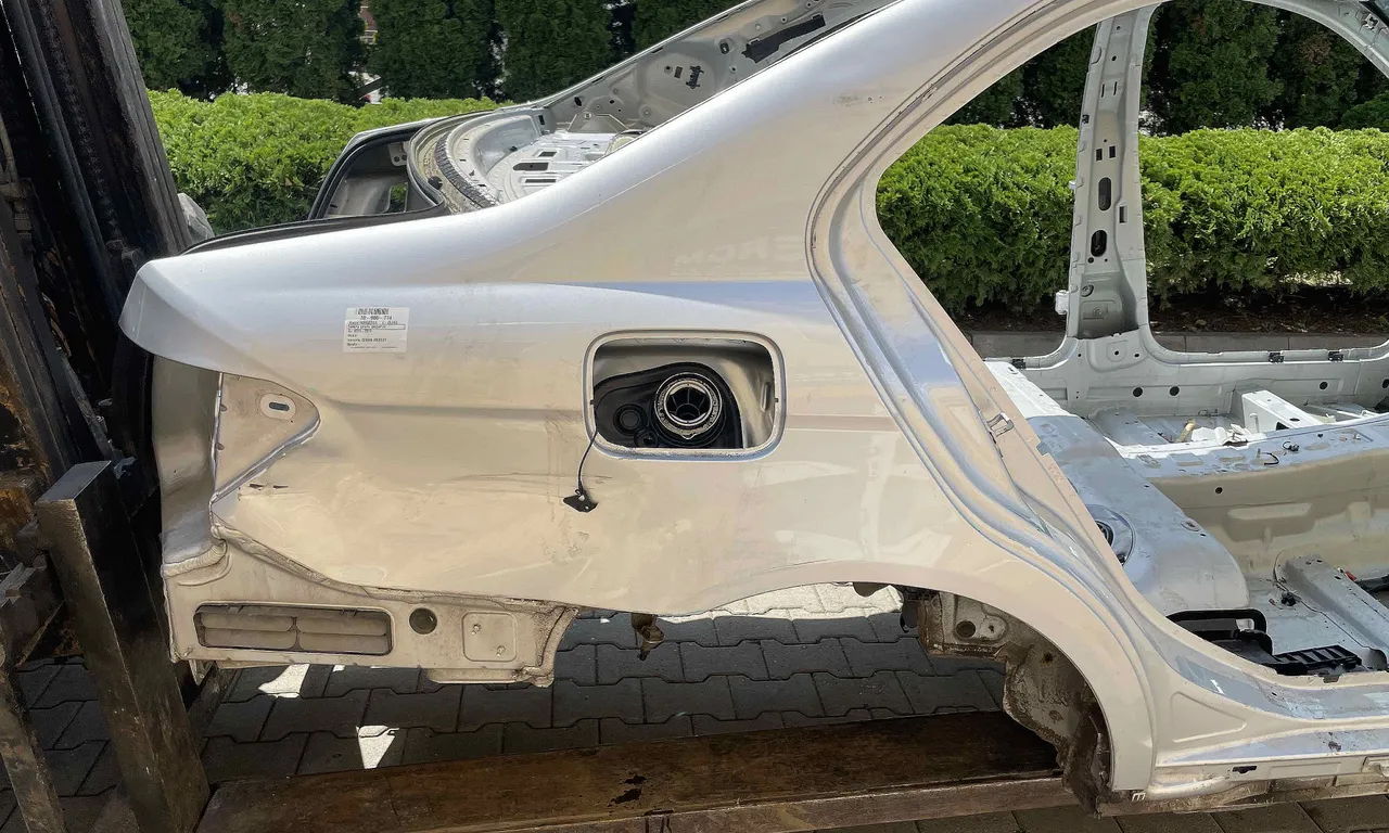ARIPA SPATE DREAPTA MERCEDES C-CLASS 2007-2015