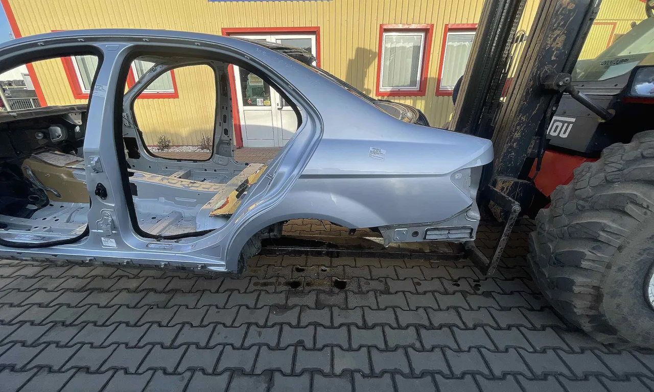 ARIPA SPATE STANGA MERCEDES C-CLASS 2007-2015