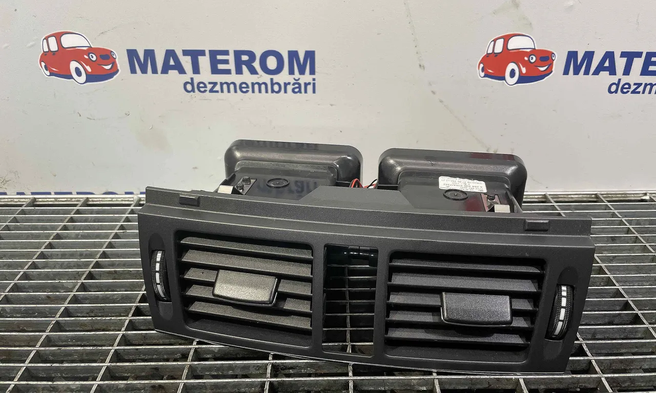 GRILA BORD MERCEDES C-CLASS 2007-2015