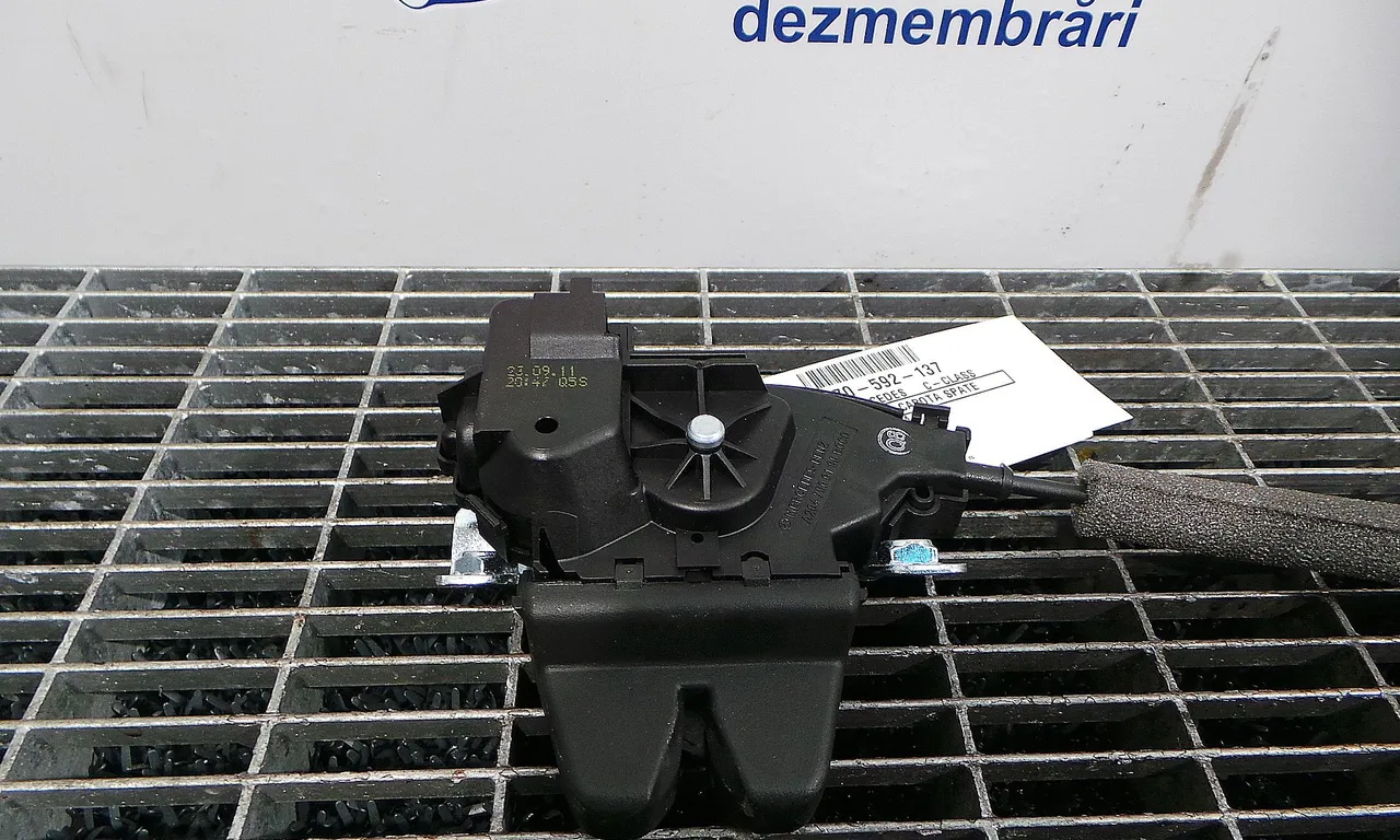 INCUIETOARE CAPOTA SPATE MERCEDES C-CLASS 2007-2015
