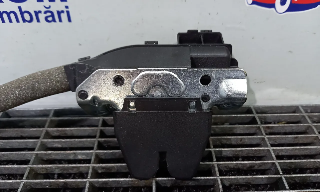 INCUIETOARE CAPOTA SPATE MERCEDES C-CLASS 2007-2015
