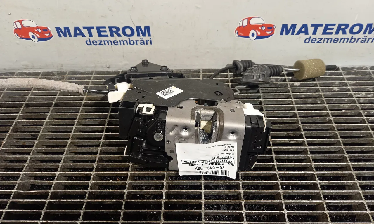 INCUIETOARE USA FATA DREAPTA MERCEDES C-CLASS 2007-2015