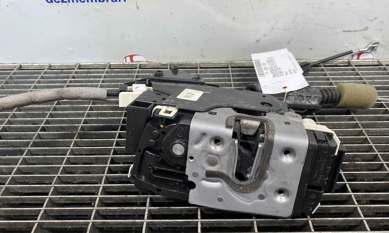INCUIETOARE USA FATA DREAPTA MERCEDES C-CLASS 2007-2015