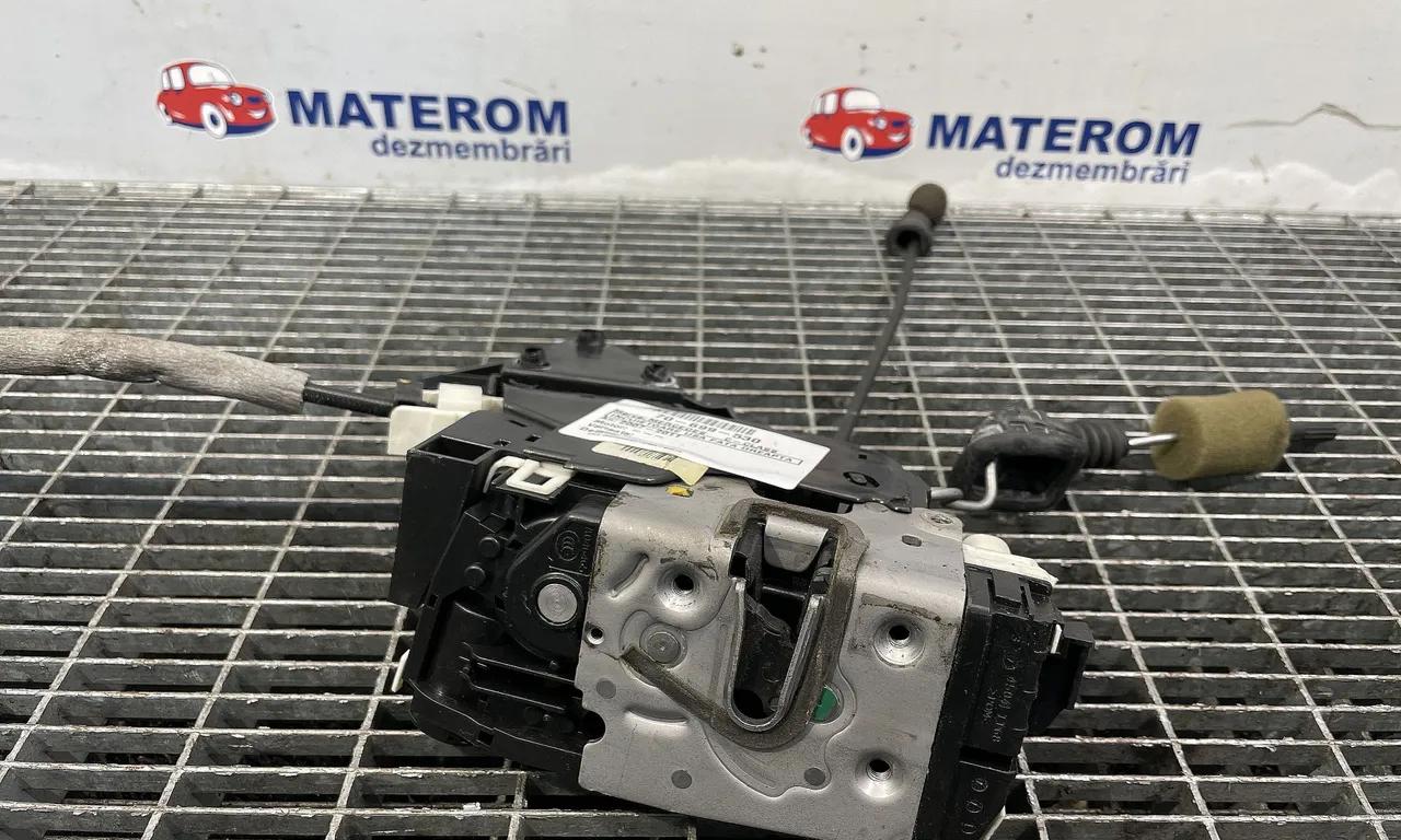 INCUIETOARE USA FATA DREAPTA MERCEDES C-CLASS 2007-2015