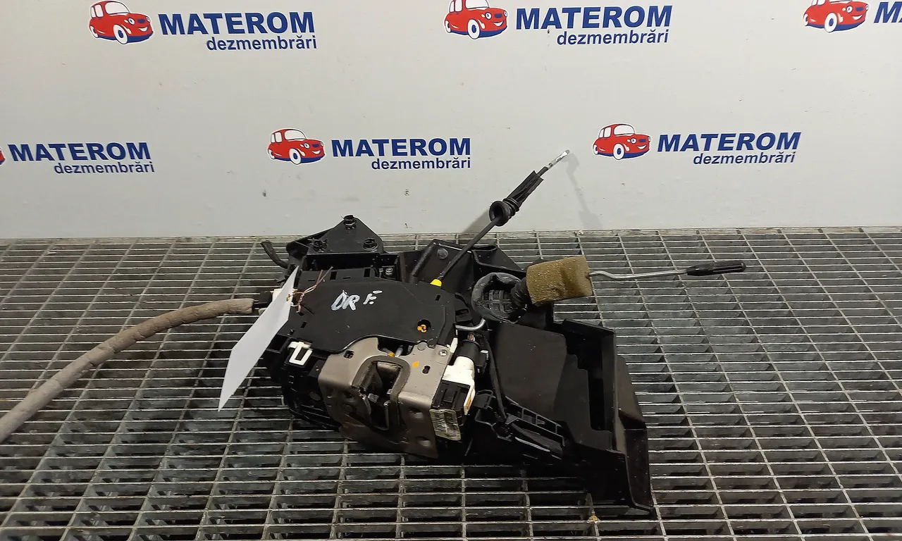 INCUIETOARE USA FATA DREAPTA MERCEDES C-CLASS 2007-2015
