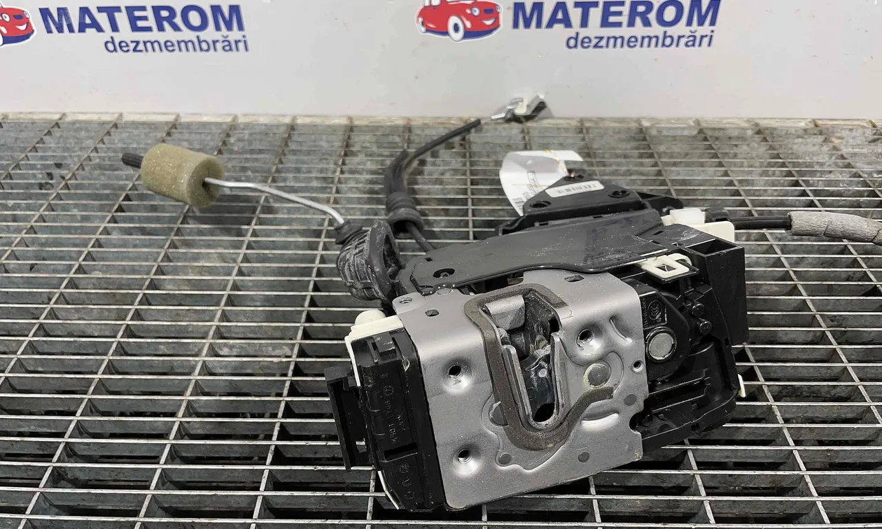 INCUIETOARE USA FATA STANGA MERCEDES C-CLASS 2007-2015