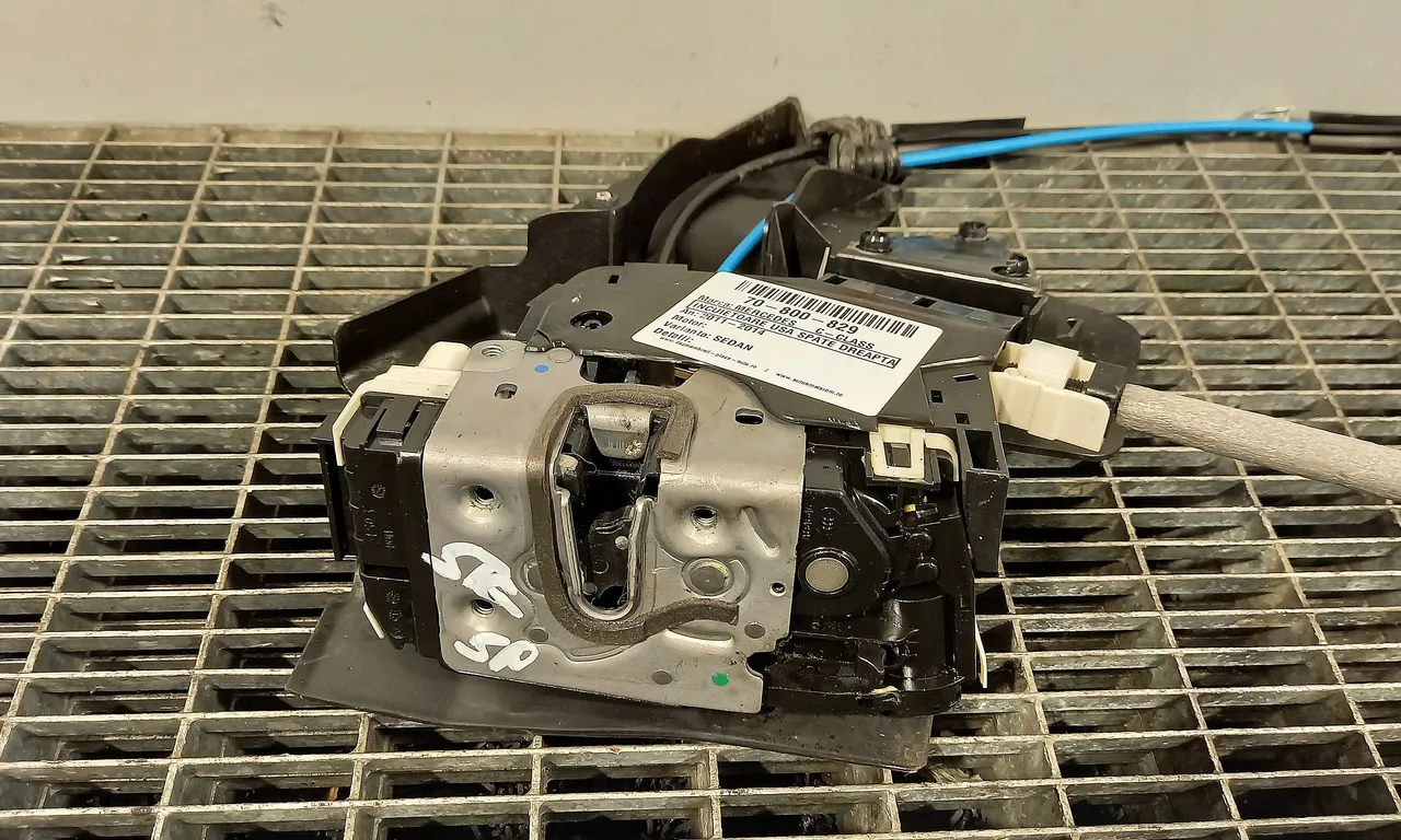 INCUIETOARE USA SPATE DREAPTA MERCEDES C-CLASS 2007-2015