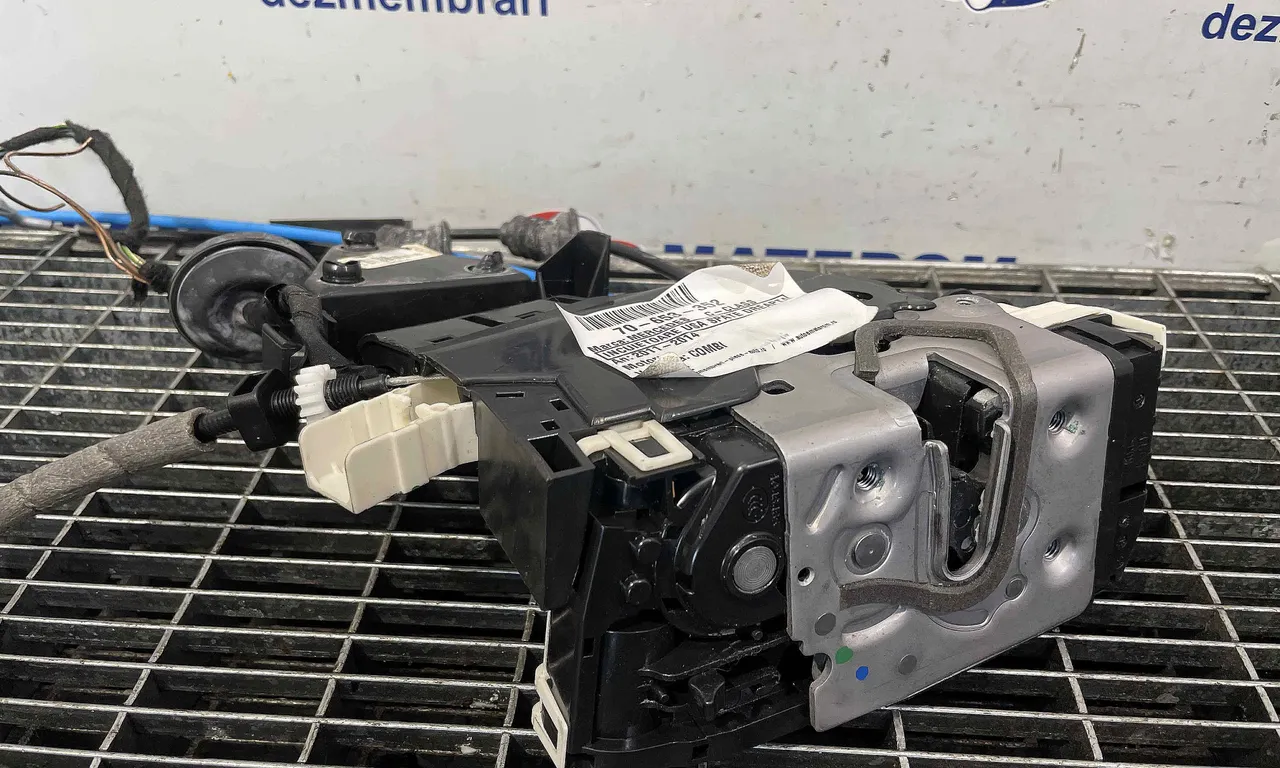 INCUIETOARE USA SPATE DREAPTA MERCEDES C-CLASS 2007-2015