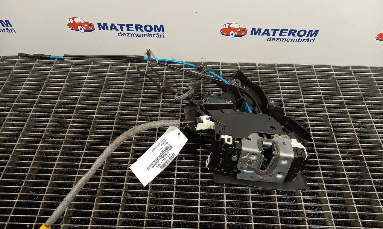 INCUIETOARE USA SPATE DREAPTA MERCEDES C-CLASS 2007-2015
