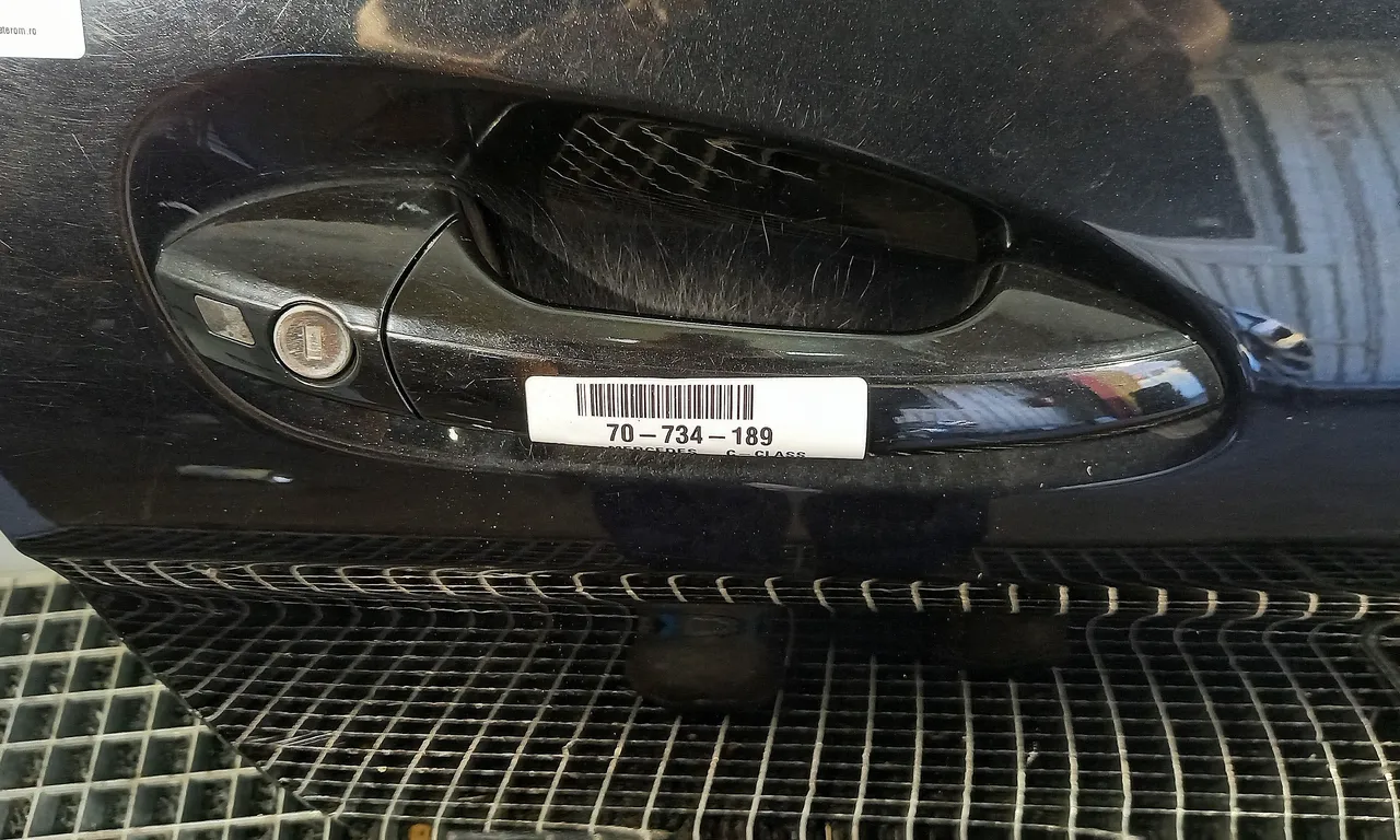 MANER USA FATA DREAPTA MERCEDES C-CLASS 2007-2015