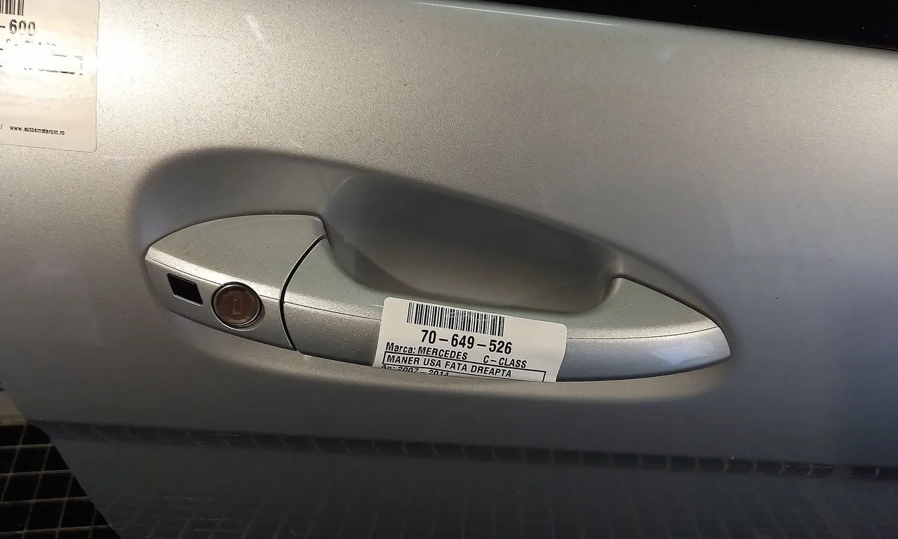 MANER USA FATA DREAPTA MERCEDES C-CLASS 2007-2015