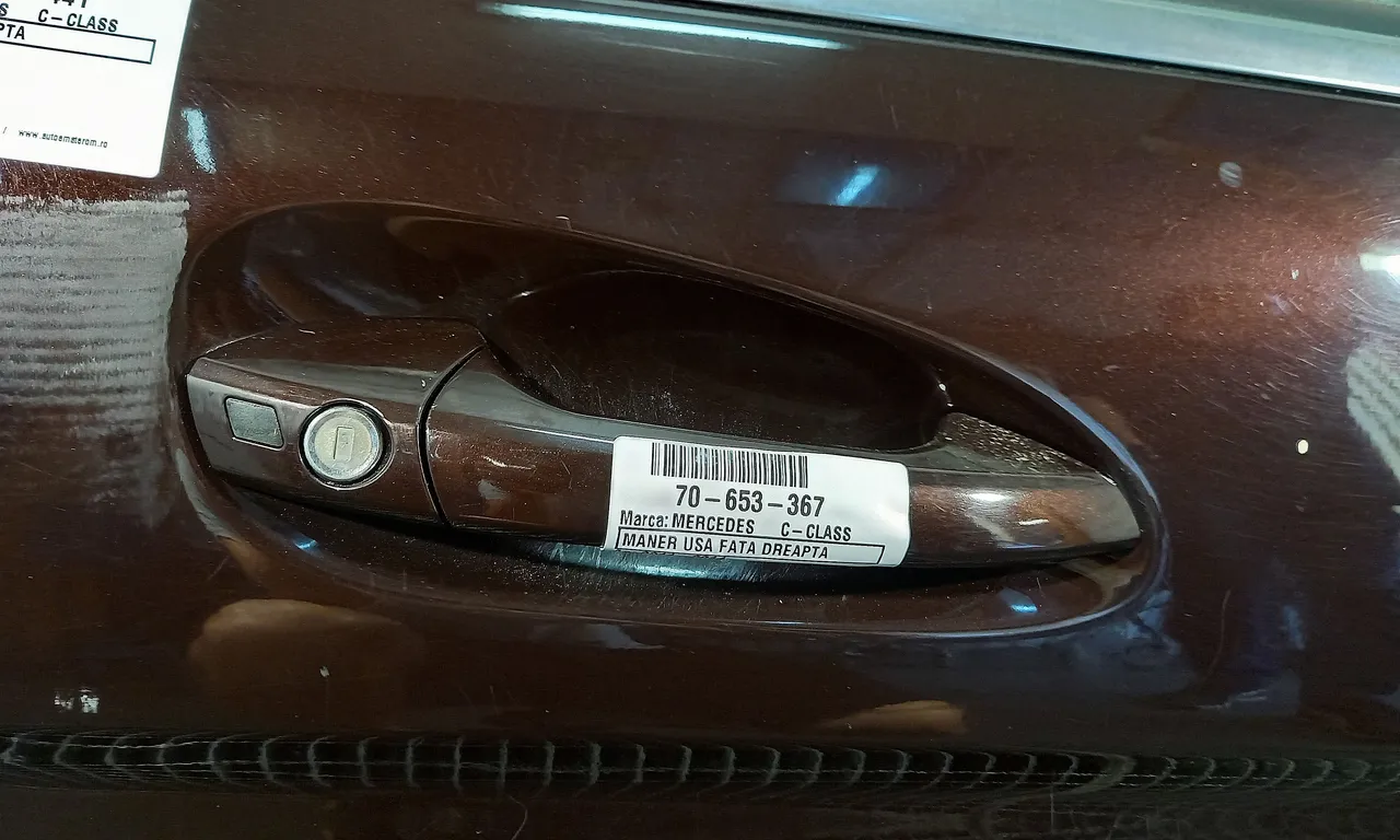MANER USA FATA DREAPTA MERCEDES C-CLASS 2007-2015