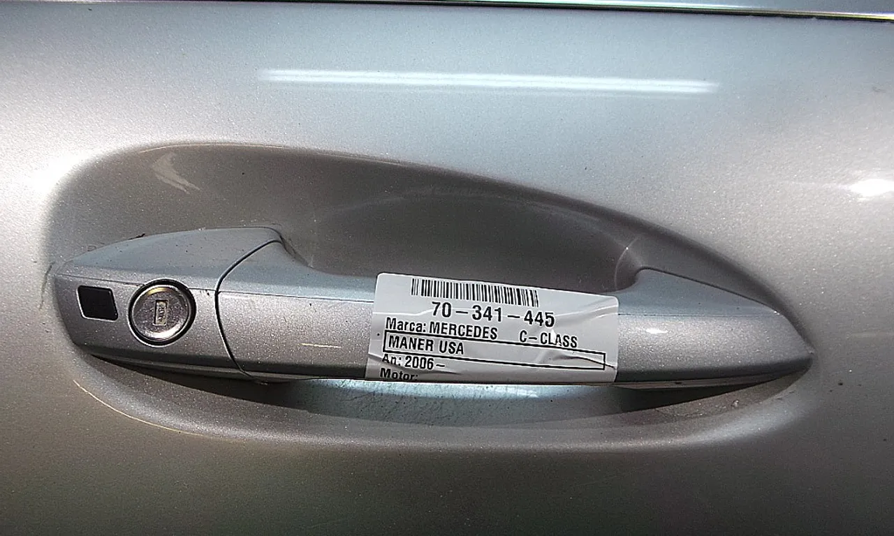 MANER USA FATA DREAPTA MERCEDES C-CLASS 2007-2015