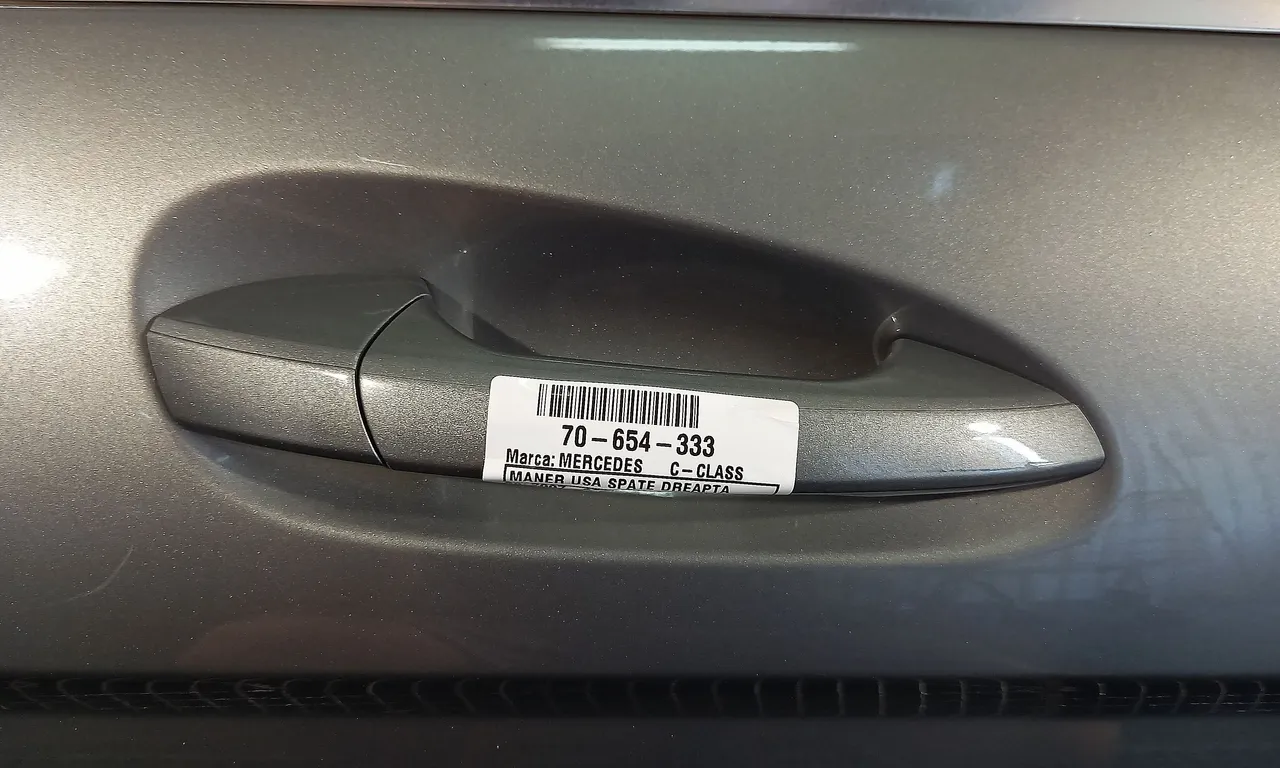MANER USA SPATE DREAPTA MERCEDES C-CLASS 2007-2015