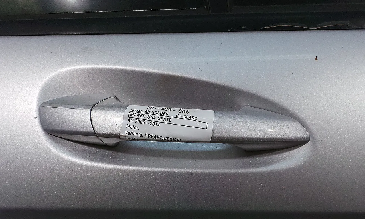 MANER USA SPATE DREAPTA MERCEDES C-CLASS 2007-2015